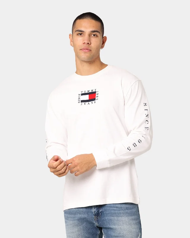 Tommy Jeans TJM Box Flag Long Sleeve T-Shirt White Elegant Tapered Leg Denim